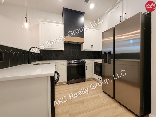 Building Photo - 1012 Windsor Dr