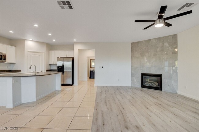 Building Photo - 1068 Riddle Glen St