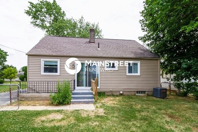 Building Photo - 4 Bedroom Pet-Friendly Home in Columbus, OH with Main Street Renewal