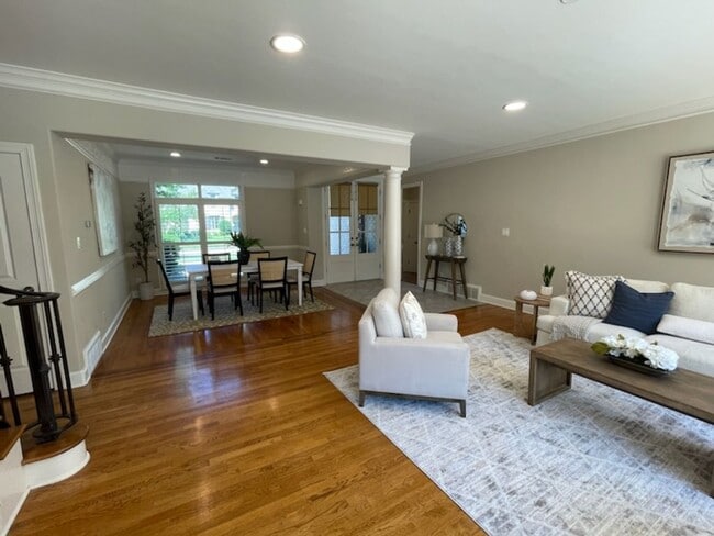 Building Photo - Luxurious home in Collierville with an ing...