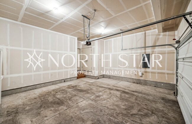 Building Photo - Vaulted Ceilings, Modern Finishes & Easy Living