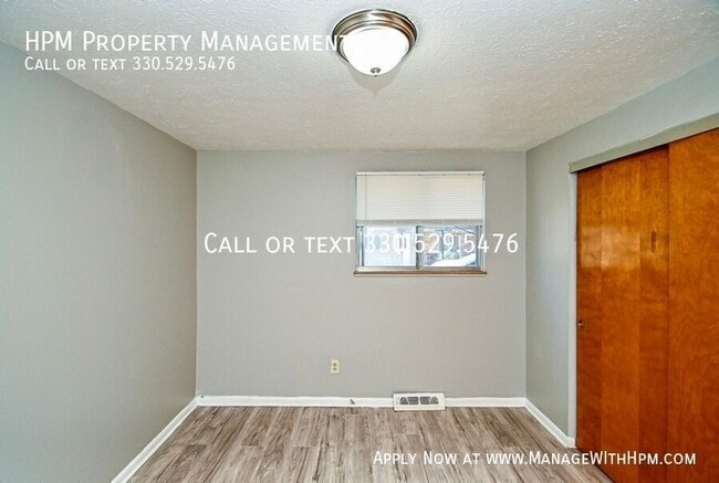 Building Photo - 842 S Green Rd