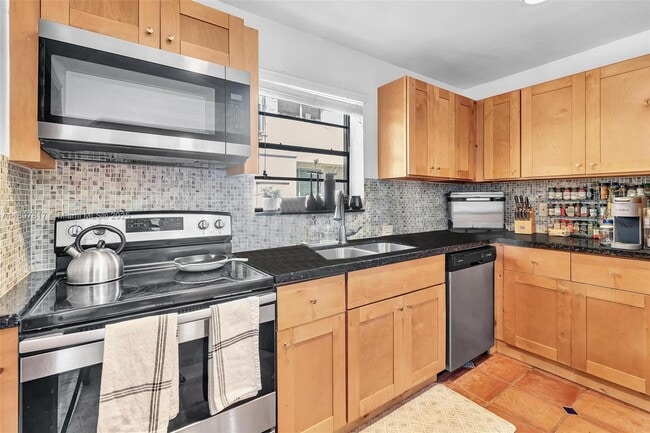 Building Photo - 836 W 40th St