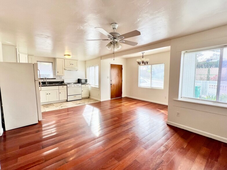 Building Photo - 451 27th St