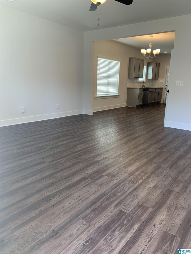 Building Photo - 1285 Shades Terrace