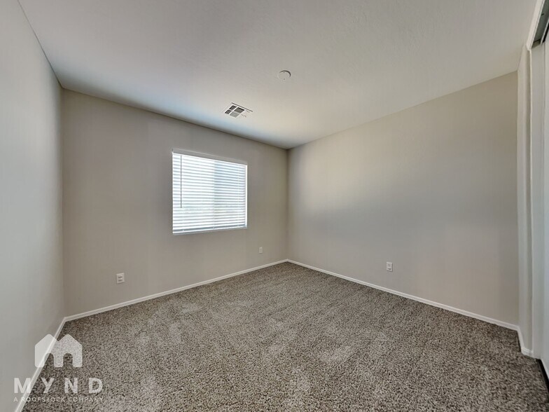Building Photo - 12622 W Myer Ln