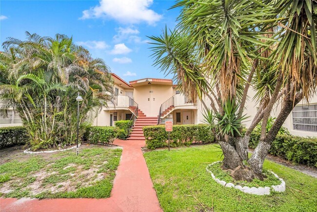 Building Photo - 1631 NE Miami Gardens Dr