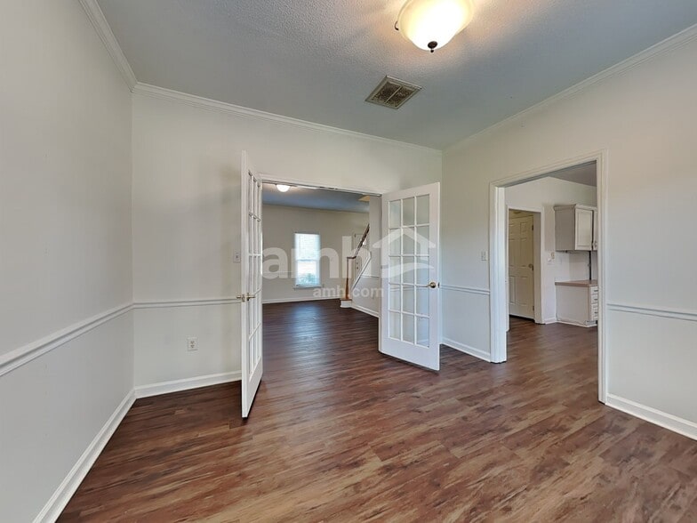 Building Photo - 3300 Kemper Ct