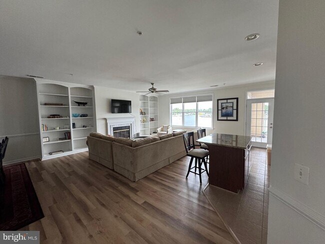 Building Photo - 622 Oyster Bay Pl