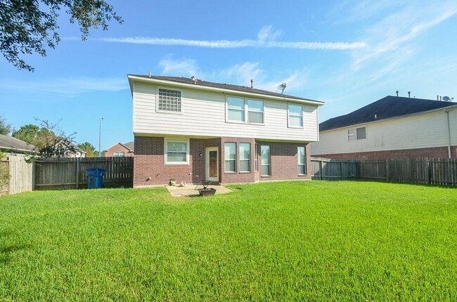Building Photo - 5961 Whispering Lakes Dr