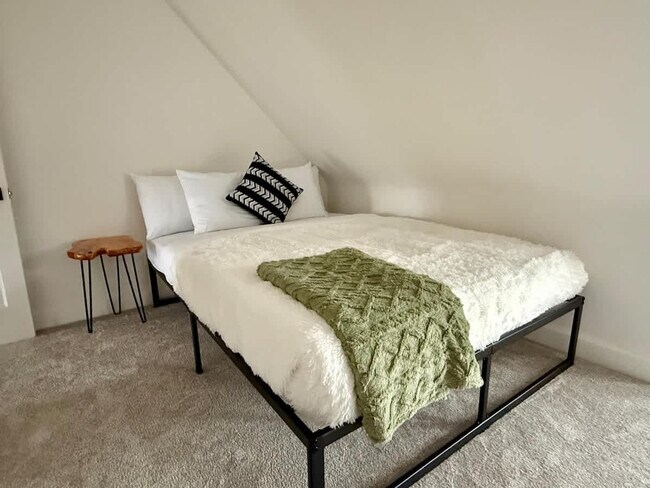 Building Photo - 309-311 West 4th Avenue-SI ID1265639P