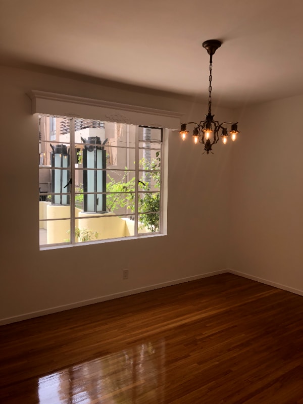 Building Photo - 520-522 N Rossmore Ave