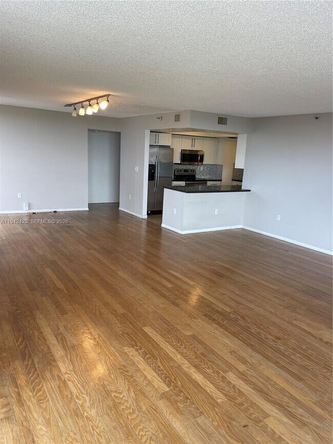 Building Photo - 720 Coral Wy