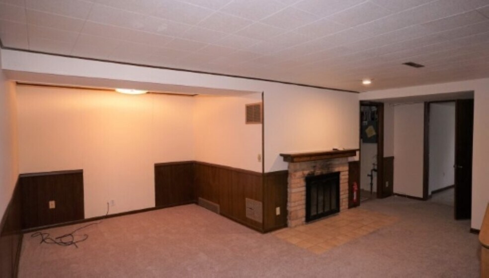 Building Photo - 6420 Lakeview Blvd