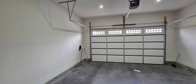 Building Photo - 111 Twin Oak Dr