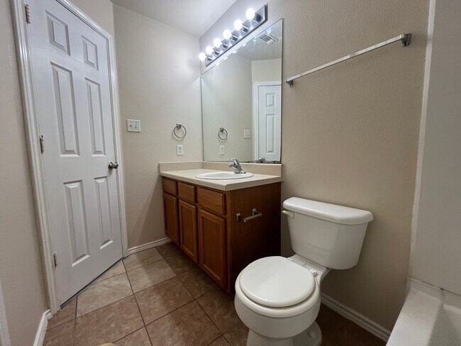 Building Photo - 5811 Golf Bend