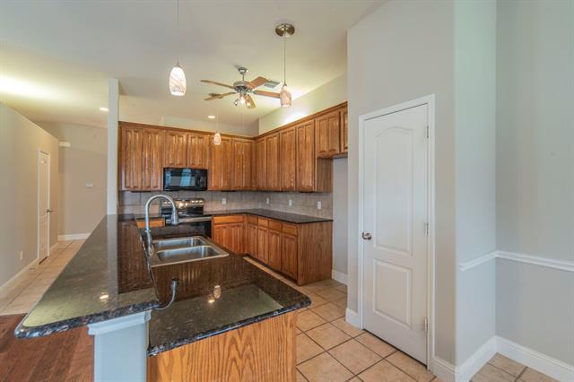 Building Photo - 8249 Fall Crest Dr