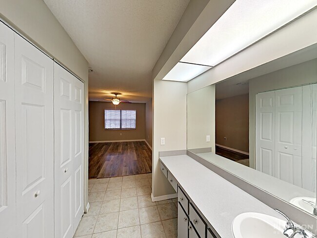 Building Photo - 10827 Claymont Dr