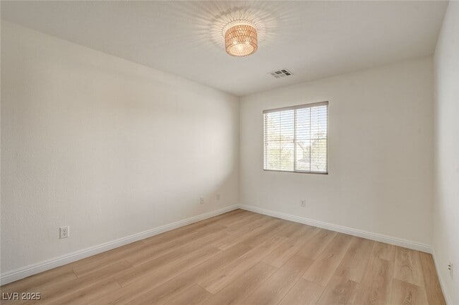Building Photo - 10808 Wallflower Ave