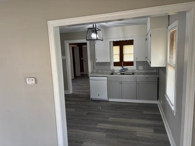 Building Photo - Single family home for rent 2 bed 1 bath detached garage