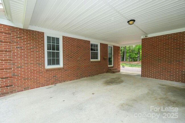 Building Photo - 400 Pearl Ave