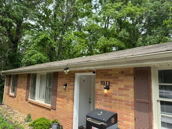 Building Photo - 5011 Brewer Ct