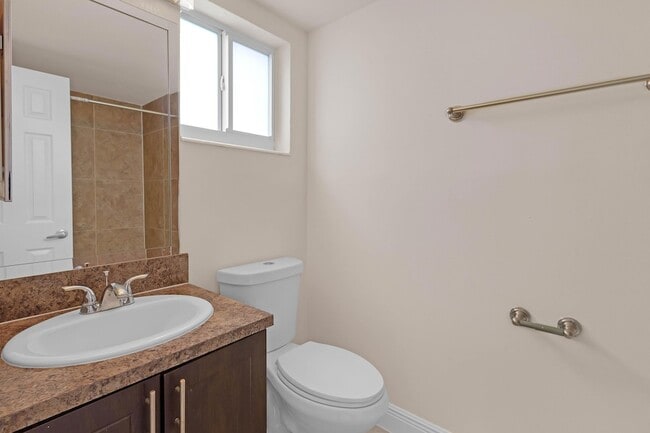 Building Photo - 560 NE 46th St