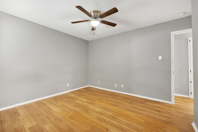 Building Photo - 6012-6014 Evers Rd