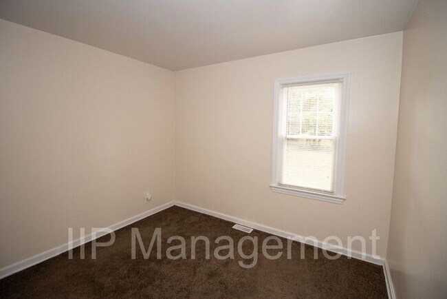 Building Photo - Beautiful 3 Bedroom house in South Euclid!