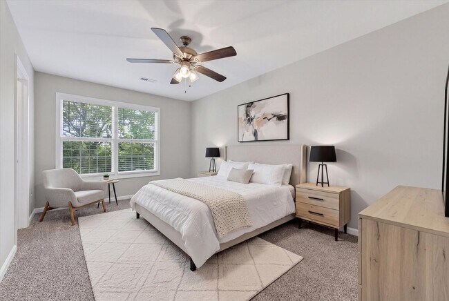 Building Photo - The Stowe Court Dog Friendly Condo for rent!