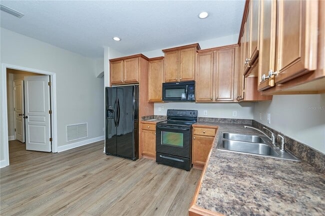 Building Photo - 23903 Sardinia Dr