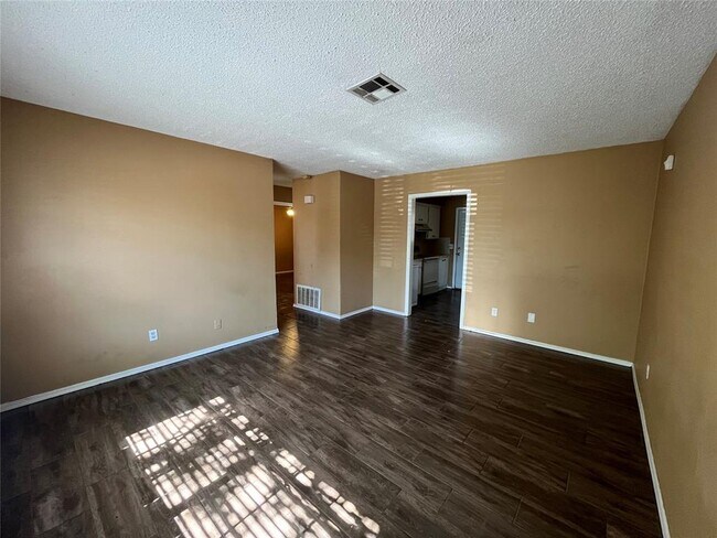 Building Photo - 829 Russell Cir