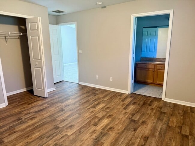Building Photo - 18-Month Lease at $1,425 / 12-Month Lease ...