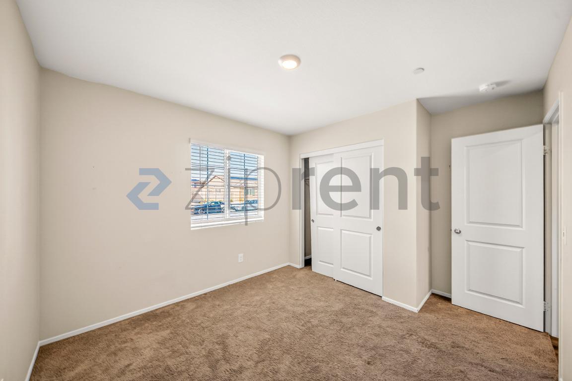Building Photo - Unit