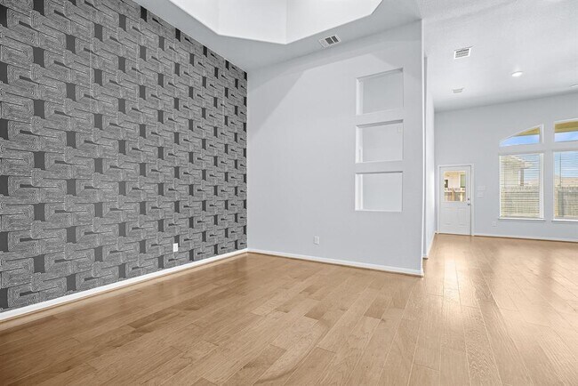 Building Photo - 133 Camella St