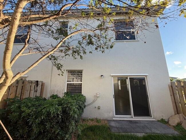 Building Photo - 2631 SE 11th St