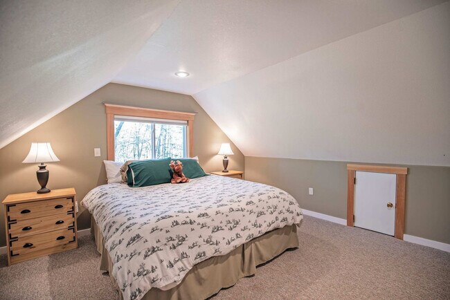 Building Photo - 32 Attitash Loop