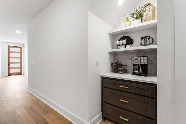 Building Photo - 4110 W Olive St