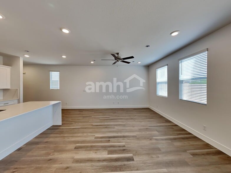 Building Photo - 11194 Magallanes St