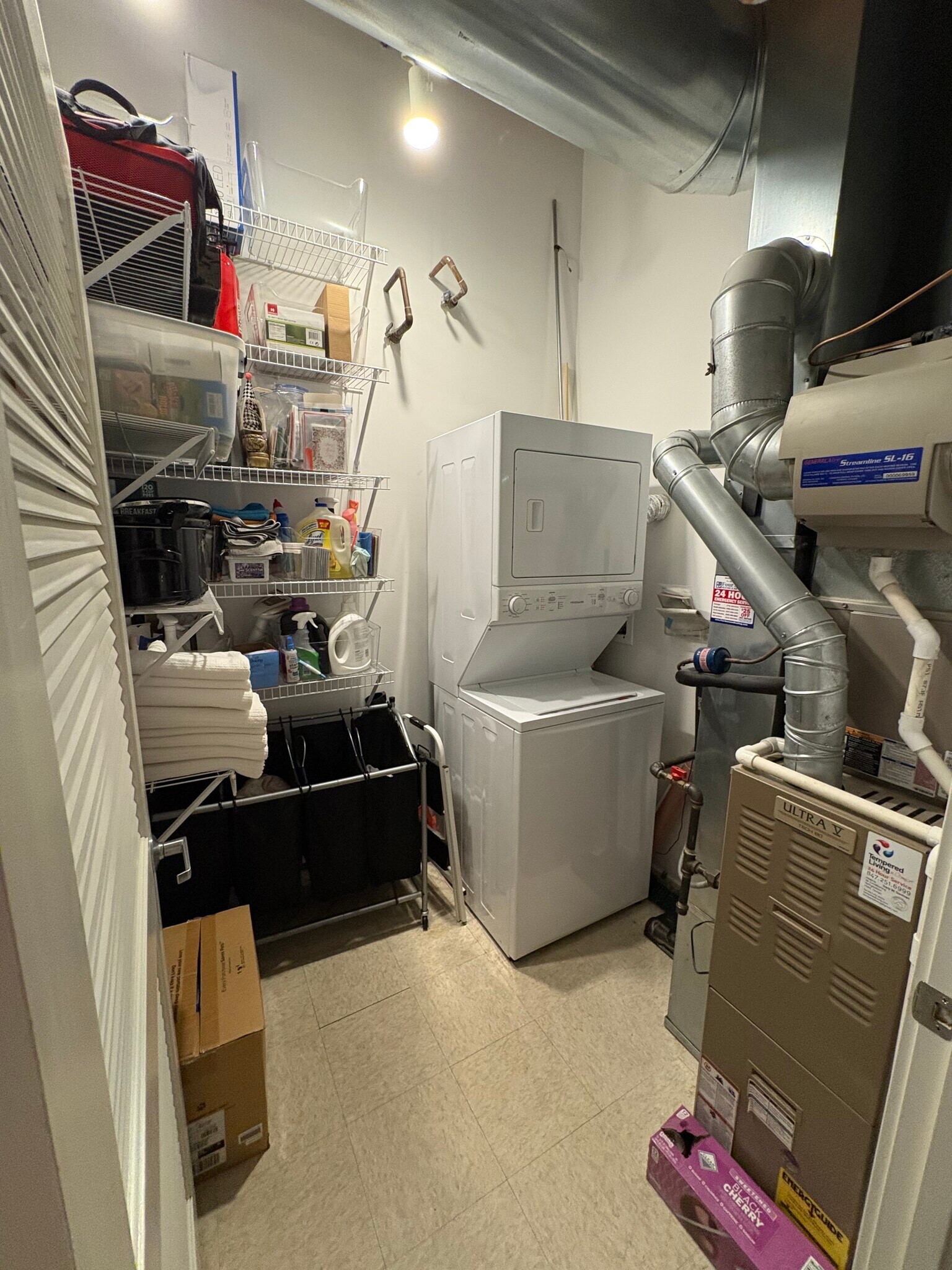 laundry room - 1040 W Adams St