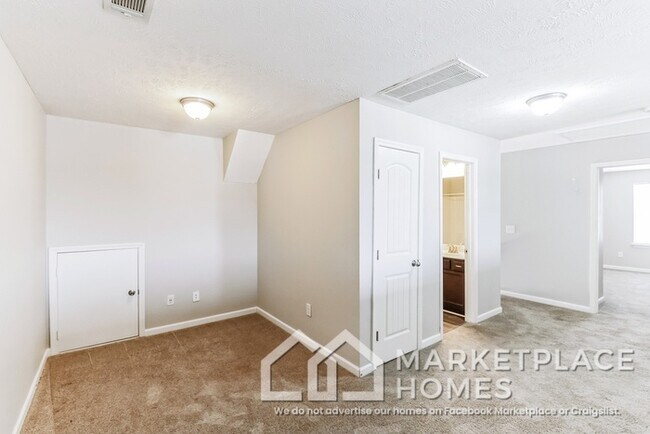 Building Photo - 741 Hollandale Rd