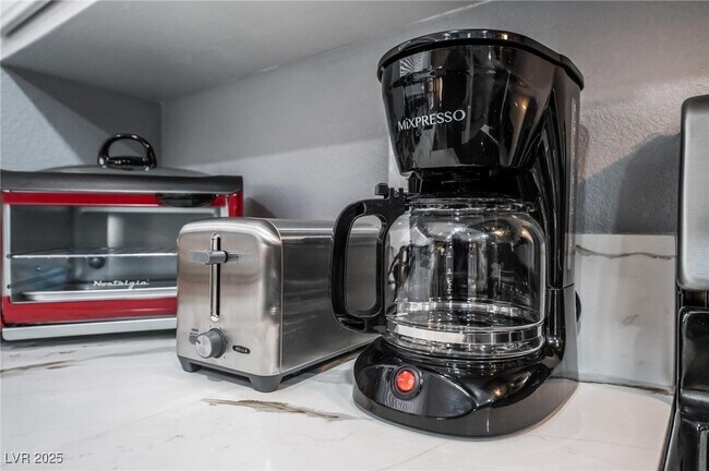 Building Photo - 7439 Trudy Ln