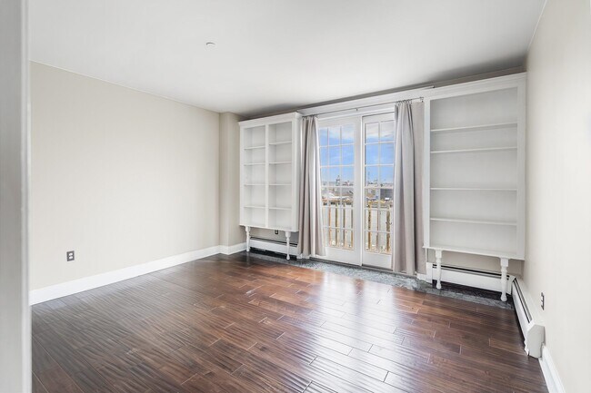 Building Photo - 100 Shearwater Ct E