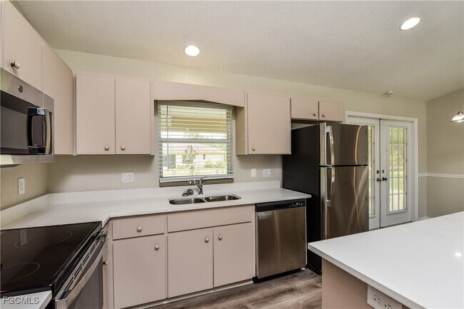 Building Photo - 2645 Vogler Ln