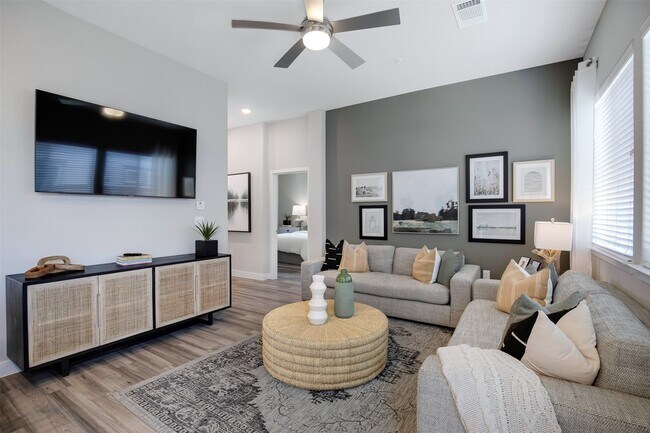 Building Photo - 7205 Borland Dr