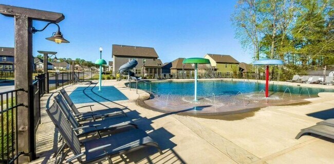 Building Photo - 7458 White Pine Dr