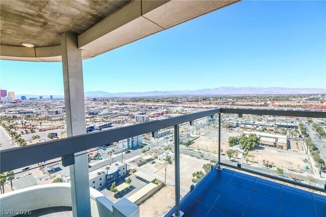 Building Photo - 900 S Las Vegas Blvd