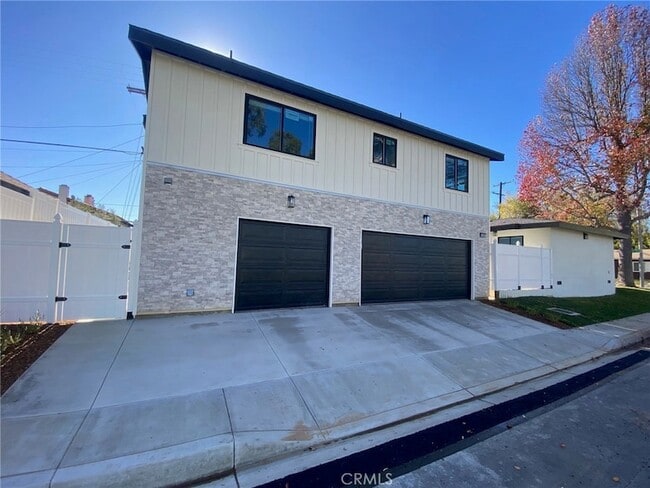 Building Photo - 1204 Kornblum Ave.