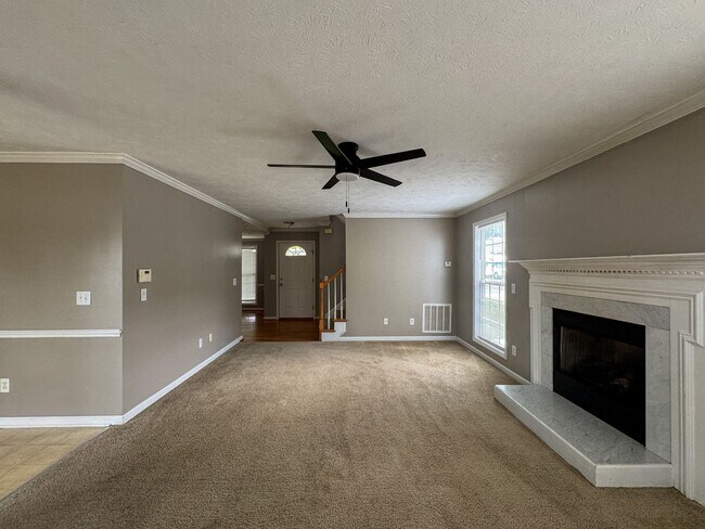 Building Photo - Cute 3 Bed 2.5 Bath Home in Fayetteville with Fenced Yard