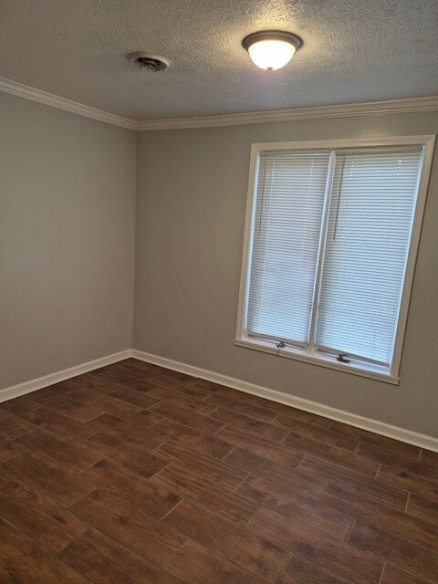 Building Photo - 3 bedroom 1 bathroom house. Home is close to KY lake.